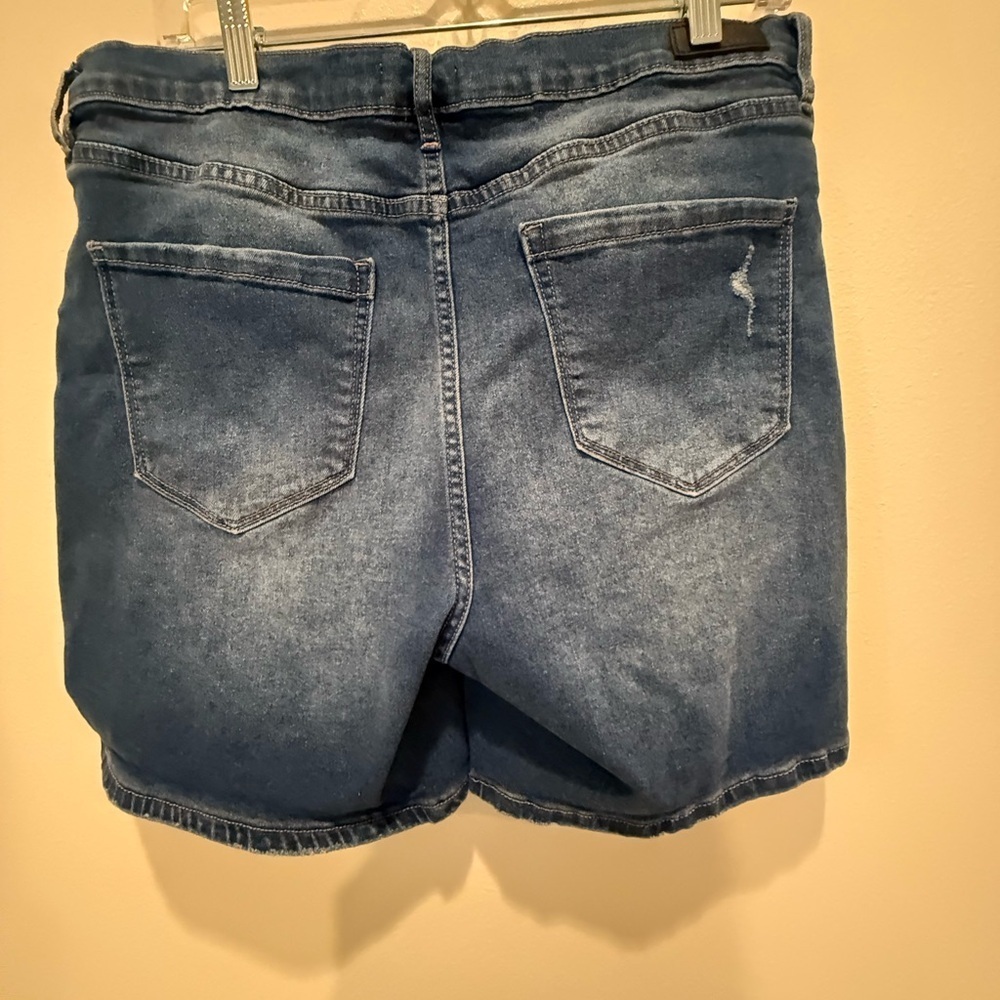 Nicole Miller Classic Blue Denim Shorts - Picture 2 of 4